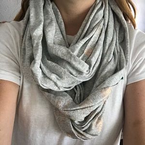 Gap Circle scarf